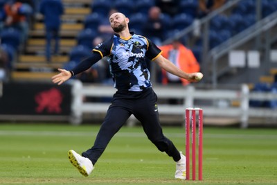 060625 - Glamorgan v Essex - T20 Vitality Blast - Jamie Mcilroy of Glamorgan bowling