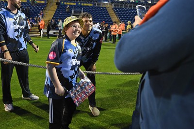060625 - Glamorgan v Essex - T20 Vitality Blast - Ned Leonard of Glamorgan with fans at full time