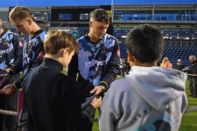 060625 - Glamorgan v Essex - T20 Vitality Blast - Ned Leonard of Glamorgan with fans at full time