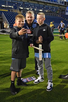 060625 - Glamorgan v Essex - T20 Vitality Blast - Timm Van Der Gugten of Glamorgan with fans at full time