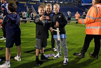 060625 - Glamorgan v Essex - T20 Vitality Blast - Timm Van Der Gugten of Glamorgan with fans at full time