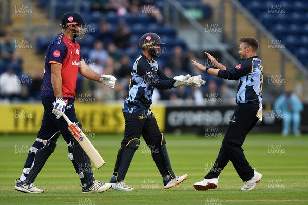 060625 - Glamorgan v Essex - T20 Vitality Blast - Chris Cooke of Glamorgan catches the ball to dismiss Paul Walter of Essex