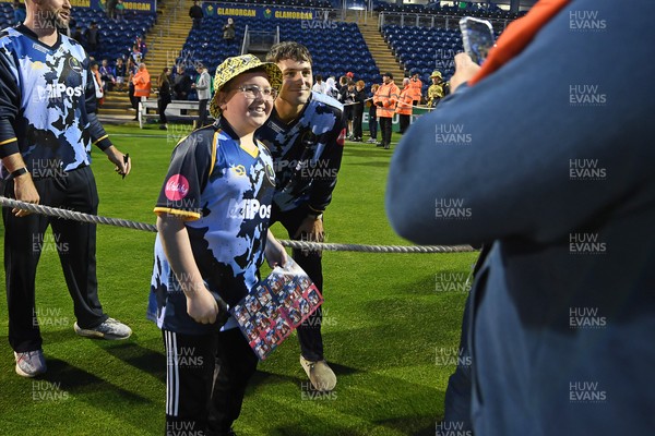 060625 - Glamorgan v Essex - T20 Vitality Blast - Ned Leonard of Glamorgan with fans at full time