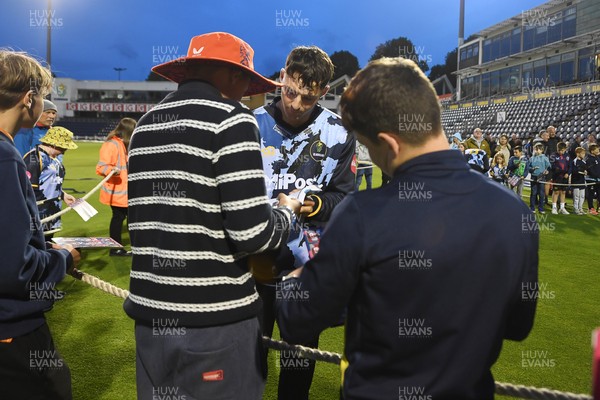 060625 - Glamorgan v Essex - T20 Vitality Blast - Ned Leonard of Glamorgan with fans at full time