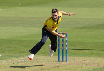 070826 - Glamorgan v Essex, Metro Bank One Day Cup - Andy Gorvin of Glamorgan bowls