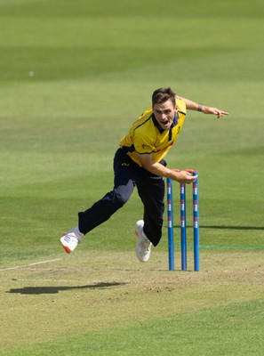 070826 - Glamorgan v Essex, Metro Bank One Day Cup - Andy Gorvin of Glamorgan bowls