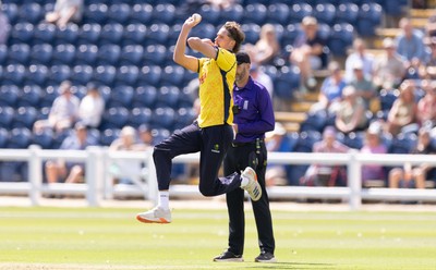 070826 - Glamorgan v Essex, Metro Bank One Day Cup - Connor O'Riordan of Glamorgan bowls