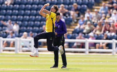070826 - Glamorgan v Essex, Metro Bank One Day Cup - Connor O'Riordan of Glamorgan bowls