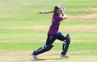 070826 - Glamorgan v Essex, Metro Bank One Day Cup - Tom Westley of Essex plays a shot