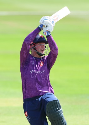 070826 - Glamorgan v Essex, Metro Bank One Day Cup - Simon Harmer of Essex hits a six