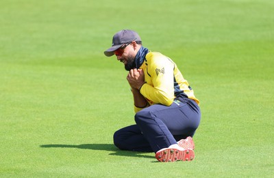 070826 - Glamorgan v Essex, Metro Bank One Day Cup - Zain ul Hassan of Glamorgan catches Simon Harmer of Essex off the bowling of Connor O'Riordan of Glamorgan