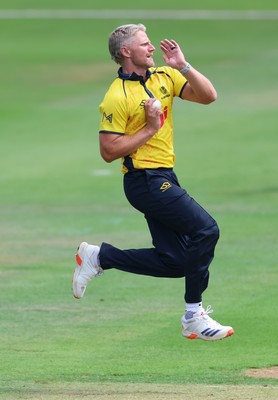 070826 - Glamorgan v Essex, Metro Bank One Day Cup - Timm van der Gugten of Glamorgan bowls