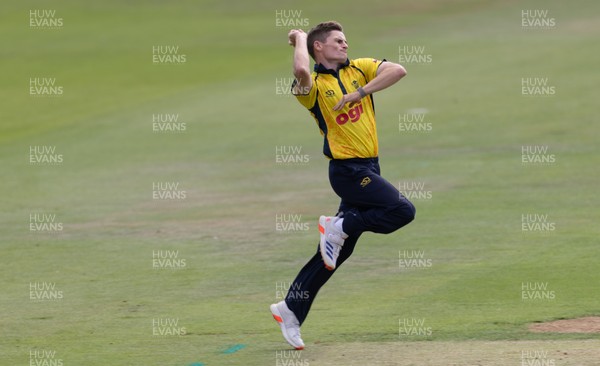 070826 - Glamorgan v Essex, Metro Bank One Day Cup - Andy Gorvin of Glamorgan bowls