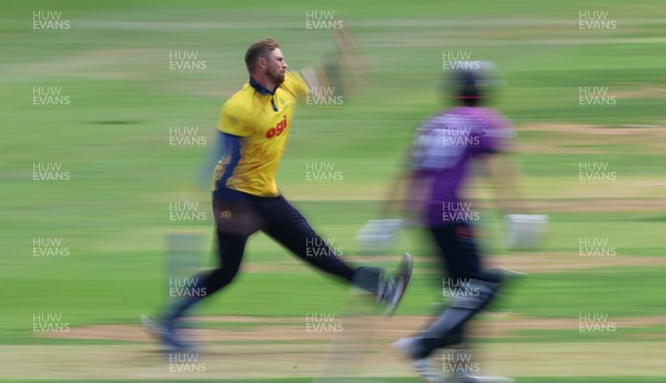 070826 - Glamorgan v Essex, Metro Bank One Day Cup - Dan Douthwaite of Glamorgan bowls
