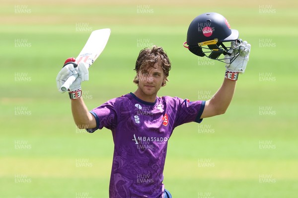 070826 - Glamorgan v Essex, Metro Bank One Day Cup - Luc Benkenstein of Essex celebrates as he makes his 100