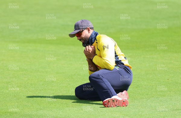 070826 - Glamorgan v Essex, Metro Bank One Day Cup - Zain ul Hassan of Glamorgan catches Simon Harmer of Essex off the bowling of Connor O'Riordan of Glamorgan