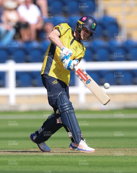 070826 - Glamorgan v Essex, Metro Bank One Day Cup - Harry Wallace of Glamorgan hits a four
