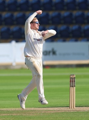 240926 Glamorgan v Essex, Rothesay County Championship Division 1 - Simon Harmer of Essex bowls