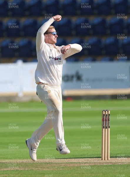 240926 Glamorgan v Essex, Rothesay County Championship Division 1 - Simon Harmer of Essex bowls