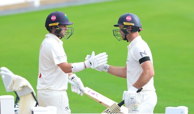 250926 Glamorgan v Essex, Rothesay County Championship Division 1 - Billy Root of Glamorgan acknowledges Colin Ingram as he replaces him