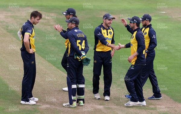 160821 - Glamorgan v Essex Eagles - Royal London One-Day Cup - Joe Cooke celebrates with Andrew Salter of Glamorgan and team mates after Josh Rymell is caught out by Salter