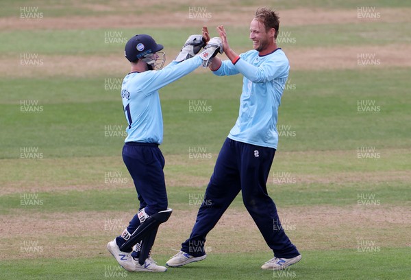 160821 - Glamorgan v Essex Eagles - Royal London One-Day Cup - Tom Westley of Essex celebrates with Adam Wheater after he takes the wicket of Adam Wheater
