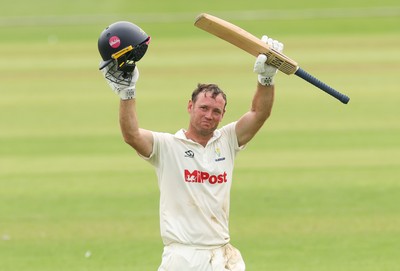010725  Glamorgan v Gloucestershire, Rothesay County Championship Division 2 - Colin Ingram of Glamorgan celebrates as he makes his 100