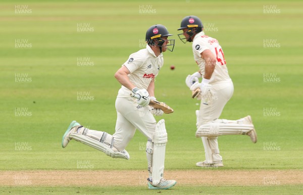010725  Glamorgan v Gloucestershire, Rothesay County Championship Division 2 - Colin Ingram of Glamorgan and Ben Kellaway of Glamorgan add the runs on their way to their 100s