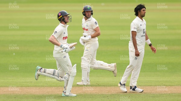 010725  Glamorgan v Gloucestershire, Rothesay County Championship Division 2 - Ben Kellaway of Glamorgan and Colin Ingram of Glamorgan add the runs as they both make 100