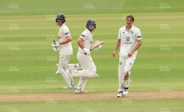010725  Glamorgan v Gloucestershire, Rothesay County Championship Division 2 - Ben Kellaway of Glamorgan and Colin Ingram of Glamorgan add the runs as they both make 100
