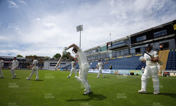 010725  Glamorgan v Gloucestershire, Rothesay County Championship Division 2 - Colin Ingram of Glamorgan and Ben Kellaway of Glamorgan resume their 200 plus run partnership as they head back out to the wicket after lunch