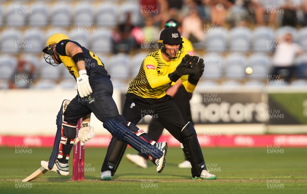 010819 - Glamorgan v Gloucestershire, Vitality Blast 2019 - Colin Ingram of Glamorgan survives a runout attempt as James Bracey of Gloucestershire catches the ball