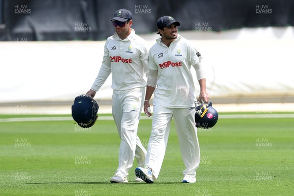 020725 - Glamorgan v Gloucestershire - Rothesay County Championship - Colin Ingram and Kiran Carlson of Glamorgan head in for lunch