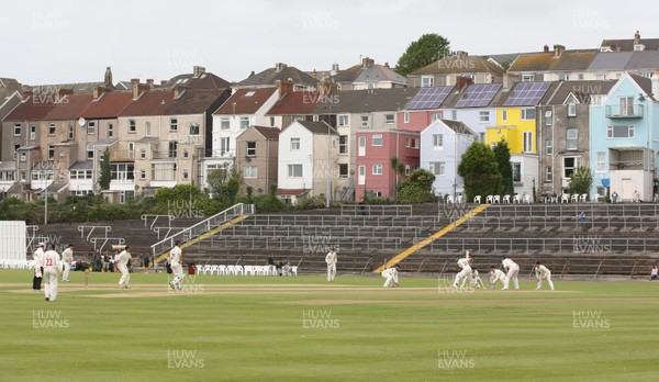 030812 - Glamorgan v Gloucestershire, LV County Championship Division 2 -  Glamorgan take on Gloucestershire at St Helens in Swansea