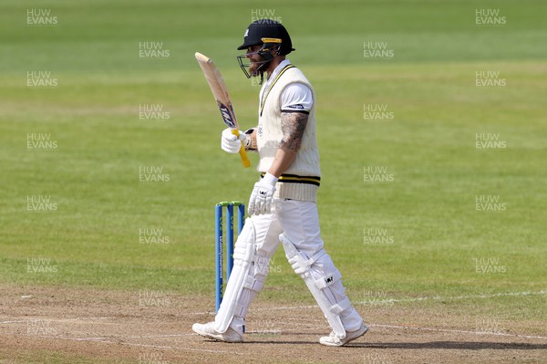 080423 - Glamorgan v Gloucestershire - LV= County Championship - Chris Dent of Gloucestershire acknowledges his half century