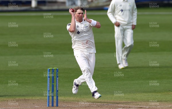 090423 - Glamorgan v Gloucestershire - LV= County Championship - Dan Douthwaite of Glamorgan bowling