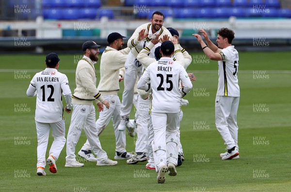 090423 - Glamorgan v Gloucestershire - LV= County Championship - Gloucestershire celebrate after Kiran Carlson of Glamorgan is caught by Jack Taylor
