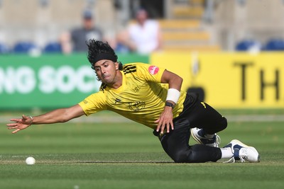 130725 - Glamorgan v Gloucestershire - T20, Vitality Blast - Ajeet Singh Dale almost catches the ball\