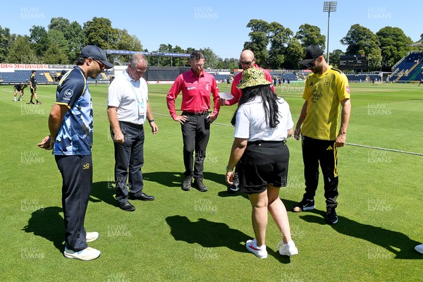 130725 - Glamorgan v Gloucestershire - T20, Vitality Blast - Coin Toss and Mascot