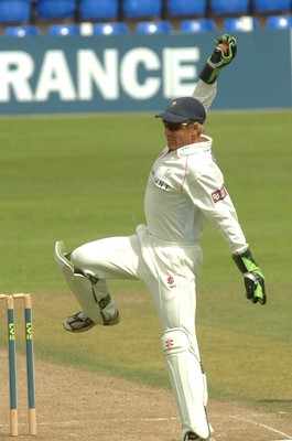 15.08.08 .. Glamorgan v Gloucestershire, LV County Championship, Swalec Stadium, Cardiff. - Glamorgan keeper Mark Wallace claims the ball  