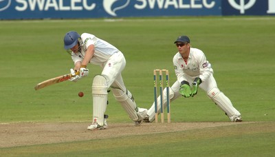 15.08.08 .. Glamorgan v Gloucestershire, LV County Championship, Swalec Stadium, Cardiff. - Richard Dawson of Gloucestershire and Glamorgan keeper Maek Wallace  