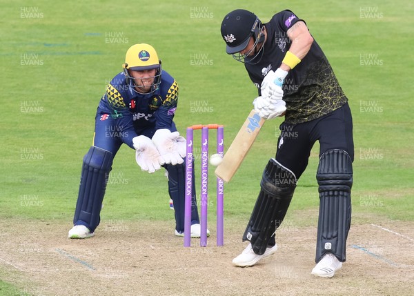 180518 - Glamorgan v Gloucestershire, Royal London One Day Cup - Benny Howell of Gloucestershire plays a shot off the bowling of Colin Ingram of Glamorgan
