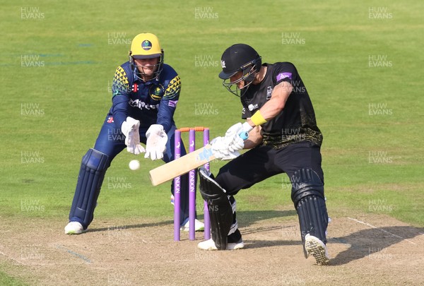 180518 - Glamorgan v Gloucestershire, Royal London One Day Cup - Benny Howell of Gloucestershire plays a shot off the bowling of Colin Ingram of Glamorgan