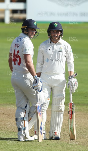 190917 - Glamorgan v Gloucestershire, Specsavers County Championship, Div 2 - Chris Cooke of Glamorgan and Kiran Carlson of Glamorgan chat inbetween overs during their partnership