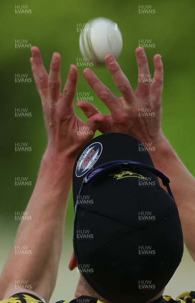 230526 - Glamorgan v Gloucestershire, Vitality Blast Men -  Craig Miles of Gloucestershire catches Chris Cooke of Glamorgan