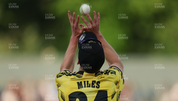 230526 - Glamorgan v Gloucestershire, Vitality Blast Men -  Craig Miles of Gloucestershire catches Chris Cooke of Glamorgan