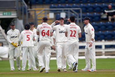 280924 - Glamorgan v Gloucestershire - County Championship - Ned Leonard of Glamorgan celebrates with team mates after bowling out Chris Dent of Gloucestershire