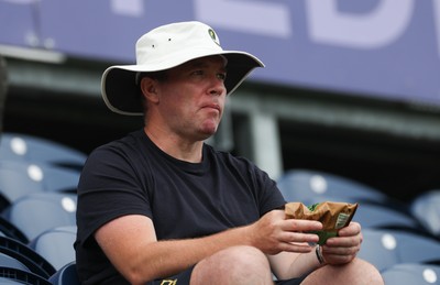 290625  Glamorgan v Gloucestershire, Rothesay County Championship Division 2 - Faces in the Glamorgan crowd
