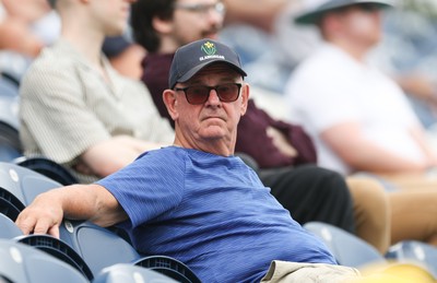 290625  Glamorgan v Gloucestershire, Rothesay County Championship Division 2 - Faces in the Glamorgan crowd