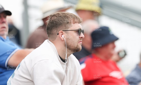 290625  Glamorgan v Gloucestershire, Rothesay County Championship Division 2 - Faces in the Glamorgan crowd